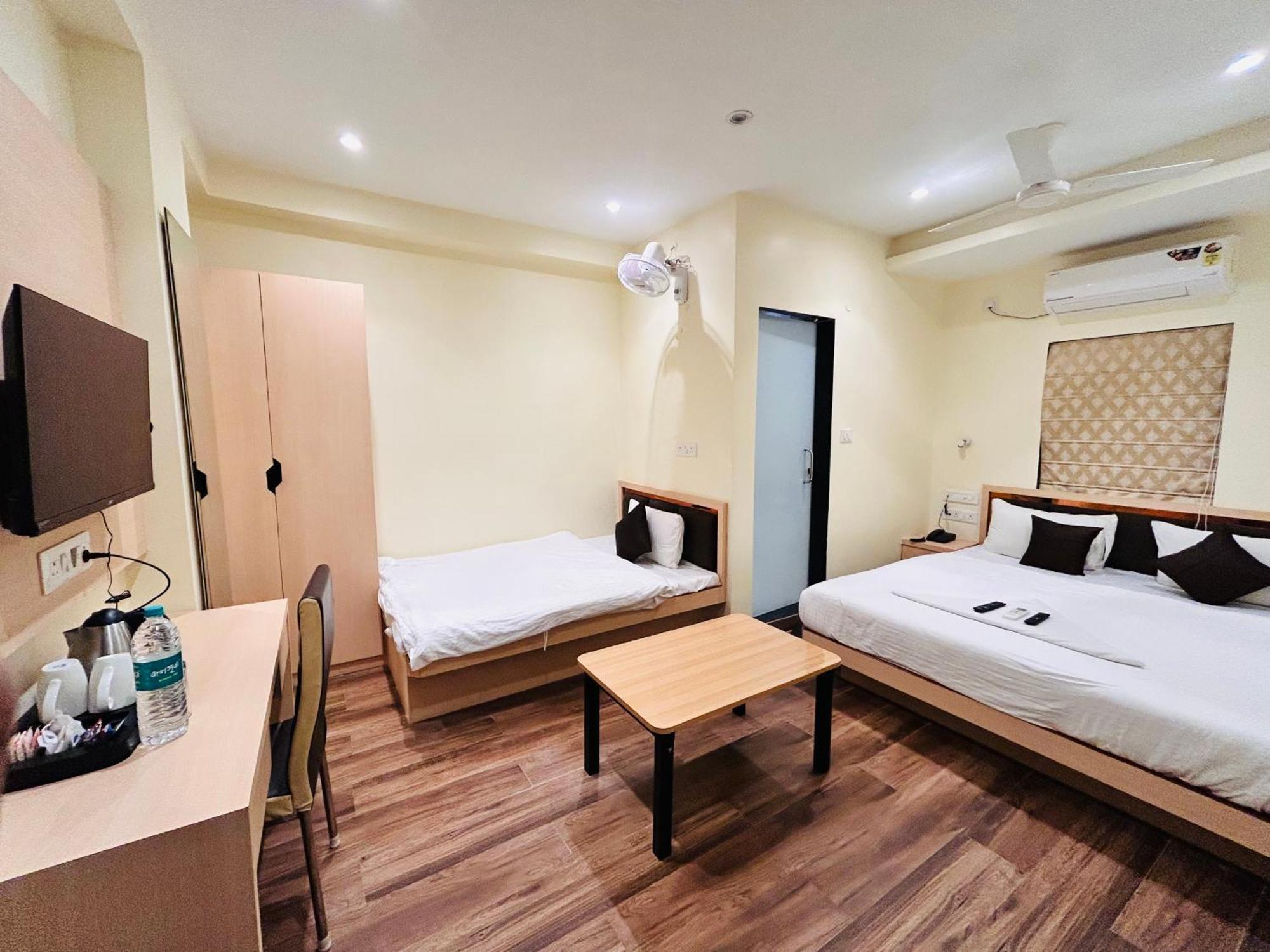 Hotel Golden Square - Kolkata Airport Esterno foto